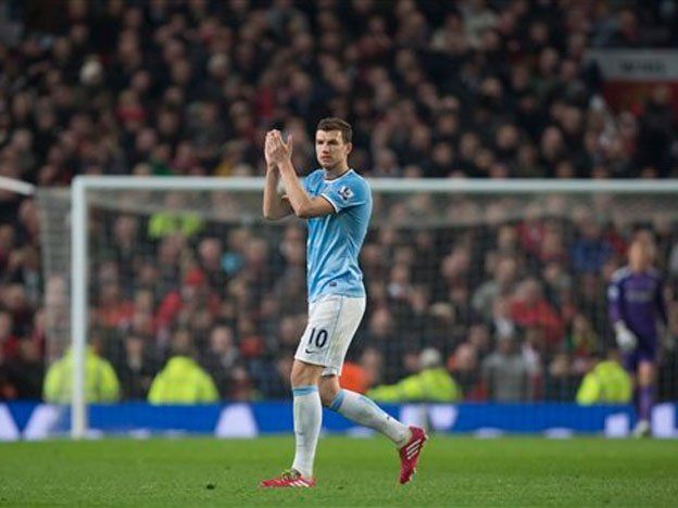 El City goleó al United y se acercó a la punta de la Premier