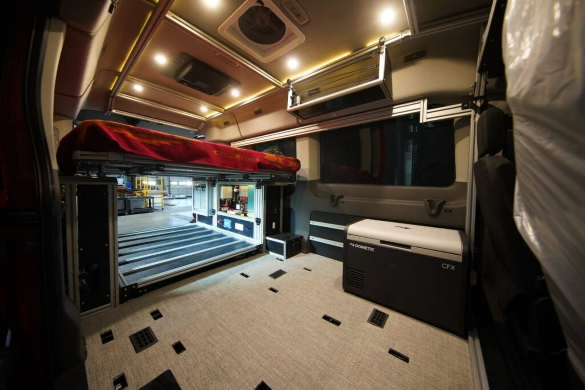 El interior de la furgoneta es espacioso y puede ser configurado de acuerdo a lo que el cliente busque. El interior de la furgoneta es espacioso y puede ser configurado de acuerdo a lo que el cliente busque.