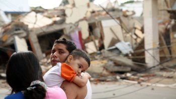 La cifra de muertos por el terremoto de Ecuador sube y ya son 350