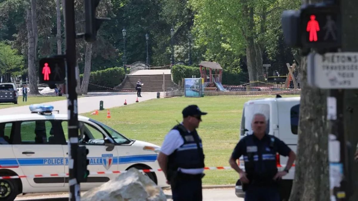 Horror en Francia: asesinó a puñaladas a su mujer y a sus cuatro hijos, y fue detenido