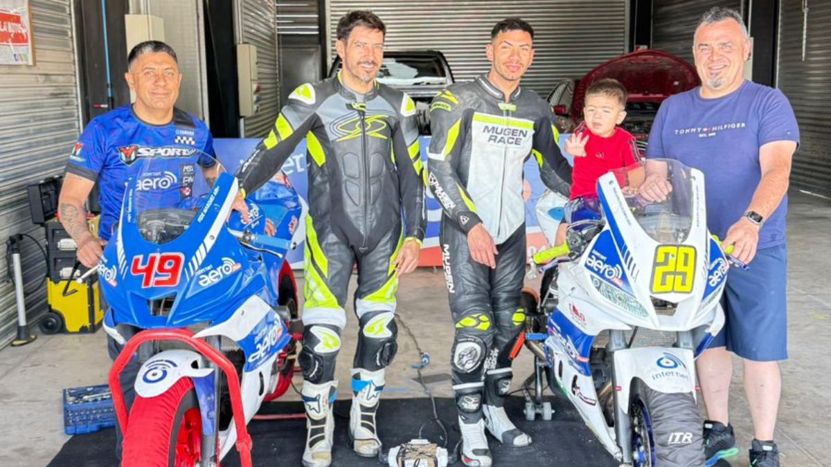 Equipo Aero Racing, con los pilotos Federico Márquez (49) y Mariano Villalobos (29).