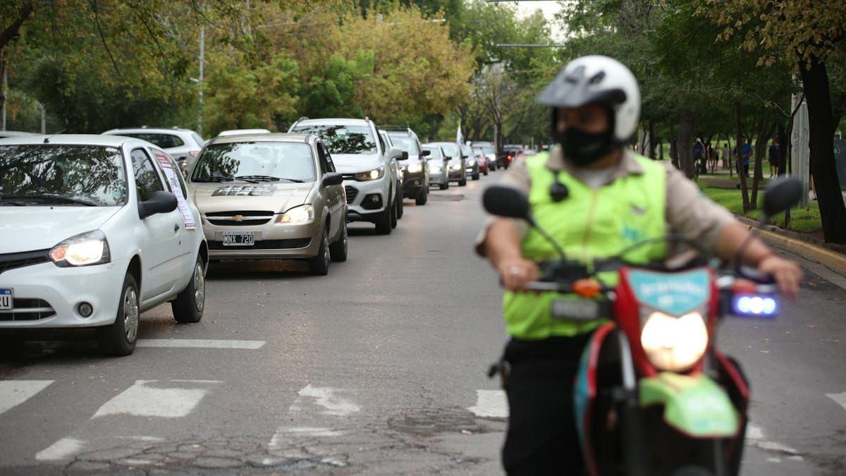 La marcha de protesta del SUTE partió del Parque Central, recorrió el Centro, y se dirigió a Casa de Gobierno.