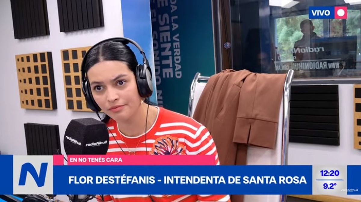 Flor Destéfanis en el programa de Radio Nihuil, No Tenés Cara. La entrevistaron Ricardo Montacuto y Rosana Villegas. Flor Destéfanis en el programa de Radio Nihuil, No Tenés Cara. La entrevistaron Ricardo Montacuto y Rosana Villegas.
