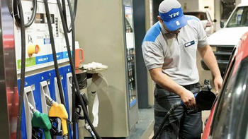 Tras un nuevo aumento, el precio de la nafta ya superó los $2.000 en los surtidores de Mendoza Tras un nuevo aumento, el precio de la nafta ya superó los $2.000 en los surtidores de Mendoza