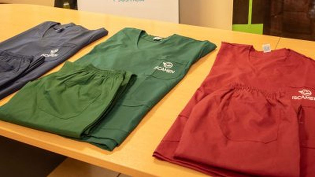 Parte del resultado del trabajo de presos en Mendoza. Las remeras serán usadas por el Iscamen.