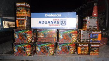Aduana decomisó cigarrillos y fuegos artificiales en el paso a Chile