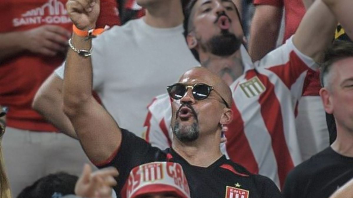 Juan Sebastián Verón miró el partido entre Estudiantes y Racing desde la tribuna por la sanción de AFA.