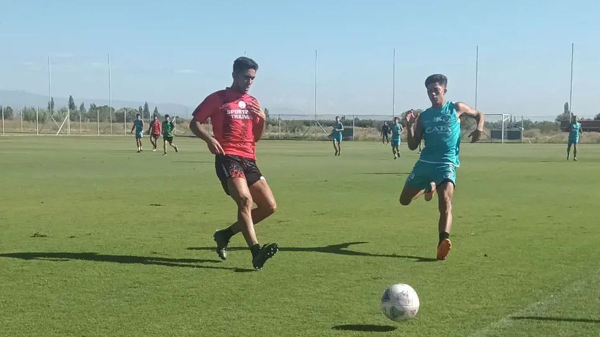 El defensor Matías Contreras, uno de los jugadores que se quedó en el Globo.