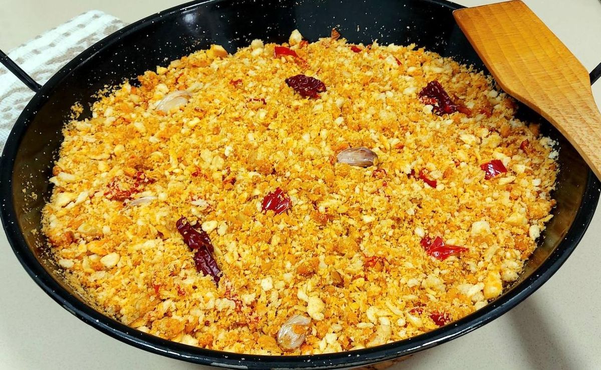 Migas españolas, la receta tradicional más exquisita y económica. Migas españolas, la receta tradicional más exquisita y económica.