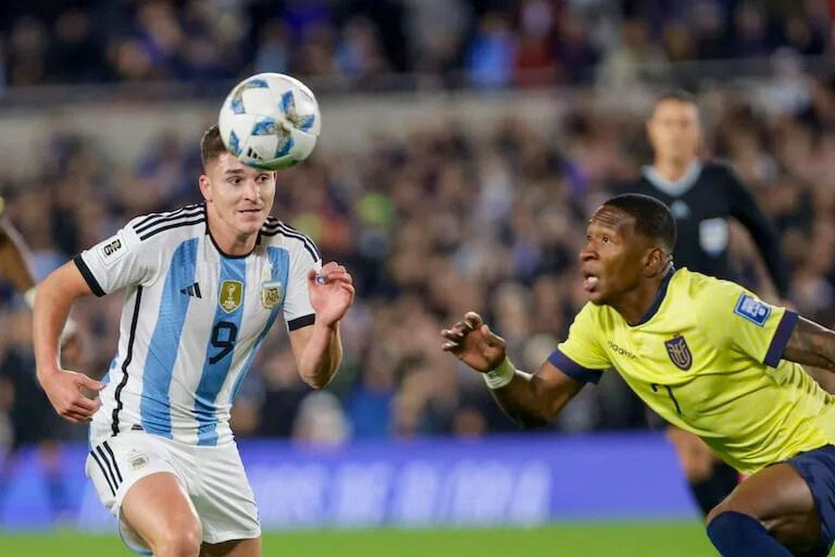 Julián Álvarez anotó en el último partido en Guayaquil.