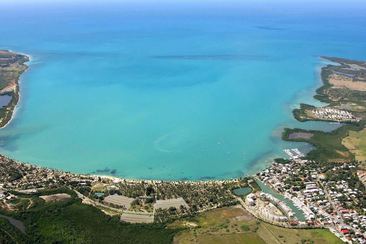 El color del agua en playa Boquerón es inigualable. El color del agua en playa Boquerón es inigualable.