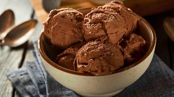 Cómo elaborar helado de chocolate keto: la receta sin leche y sin azúcar con 5 ingredientes Cómo elaborar helado de chocolate keto: la receta sin leche y sin azúcar con 5 ingredientes