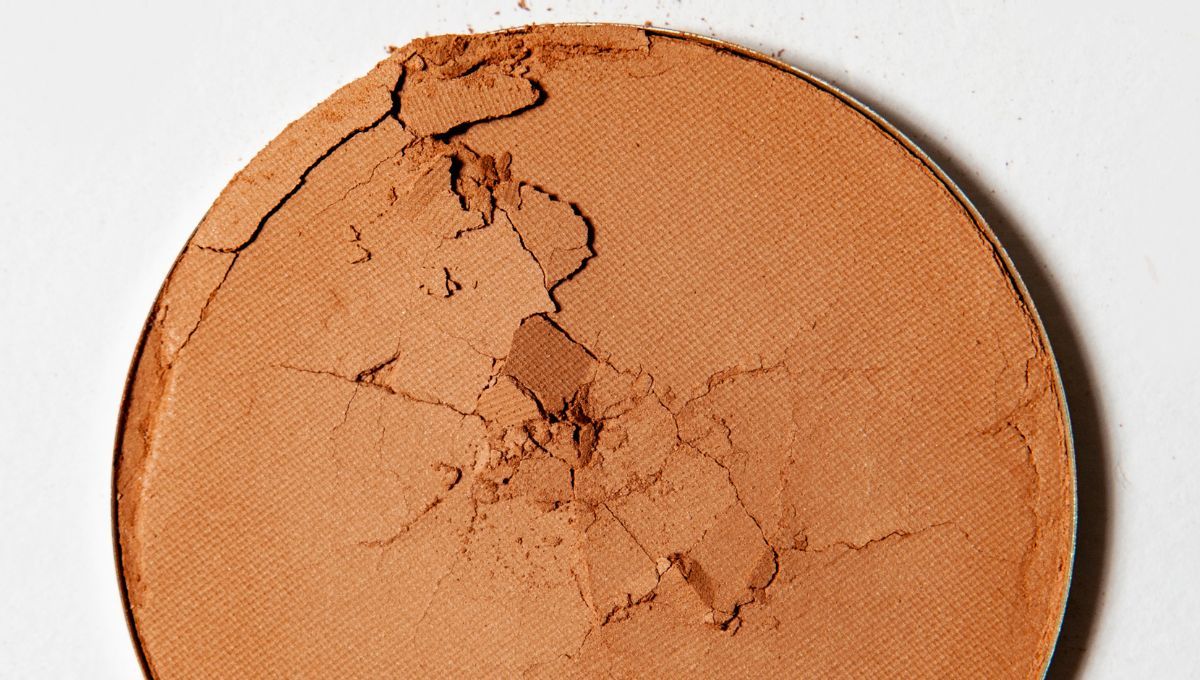 Bronzer roto. Bronzer roto.