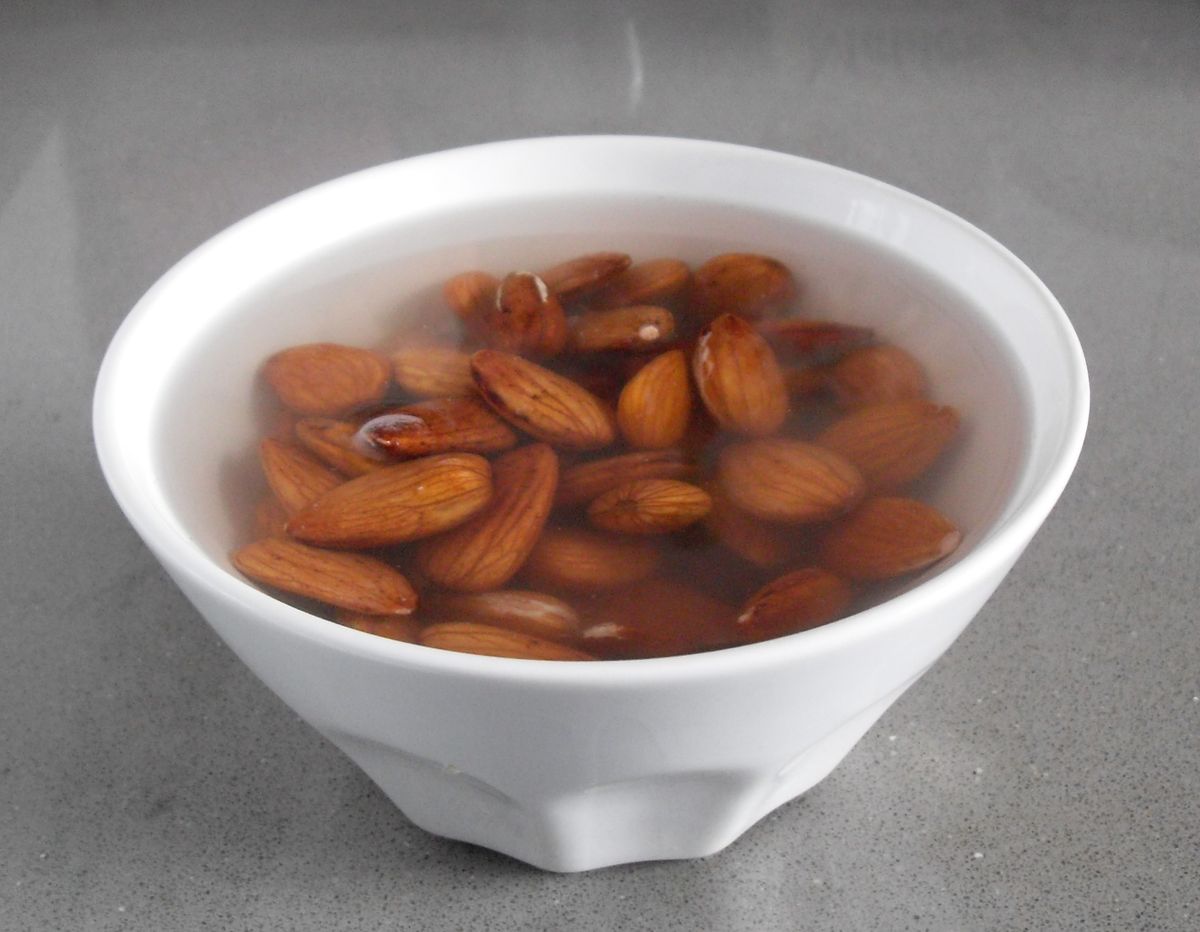 Cáscara de almendras: por qué recomiendan remojarlas en agua y para qué sirve Cáscara de almendras: por qué recomiendan remojarlas en agua y para qué sirve