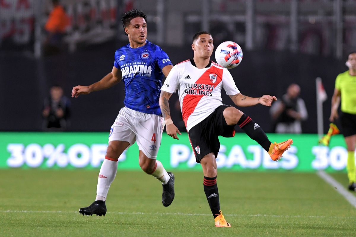 Juanfer Quintero ingresó en la buena primera parte que jugaron River y Argentinos Juniors