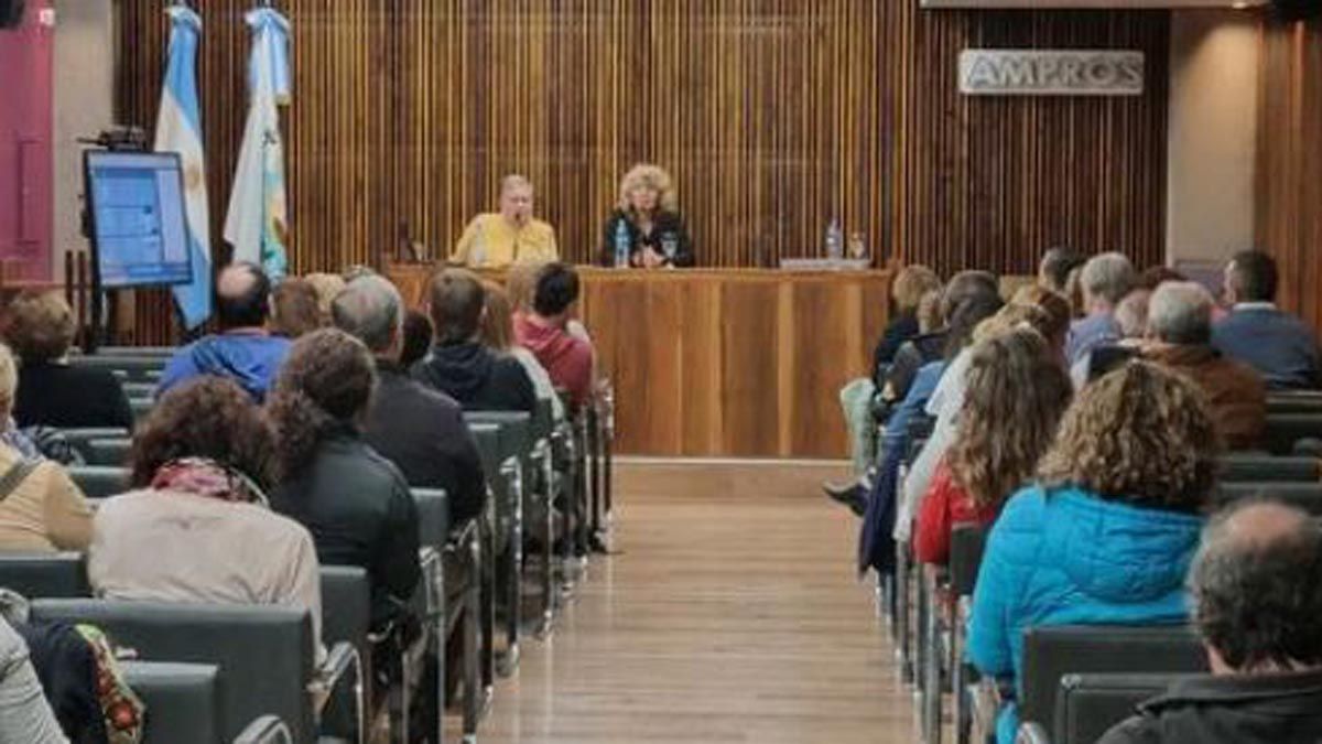 La asamblea de AMPROS en la que se anunció paro y movlización para el 2 de junio.