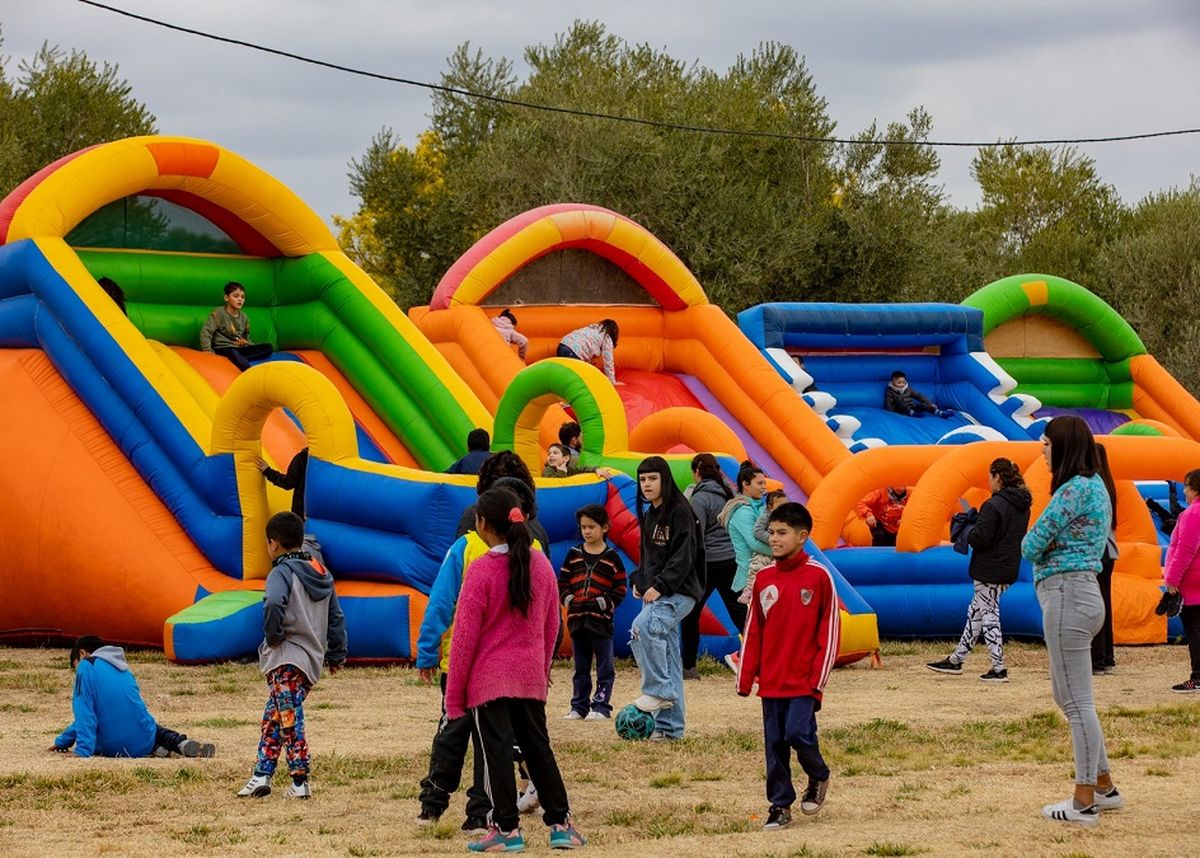 Cada barrio y localidad tuvieron la oportunidad de participar en los festejos. Cada barrio y localidad tuvieron la oportunidad de participar en los festejos.