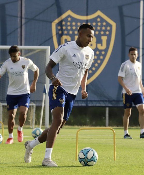 Villa es uno de los que no entraría en el mix de Miguel Russo.