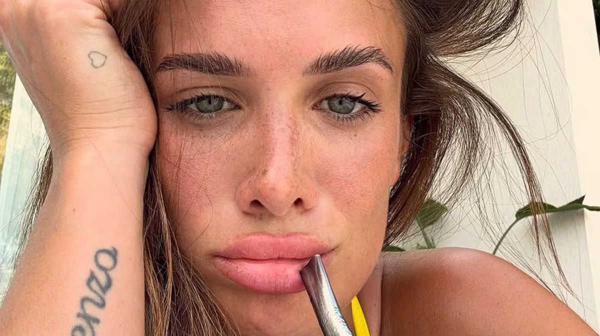 Camila Homs arrasó con la microbikini que será furor la próxima temporada