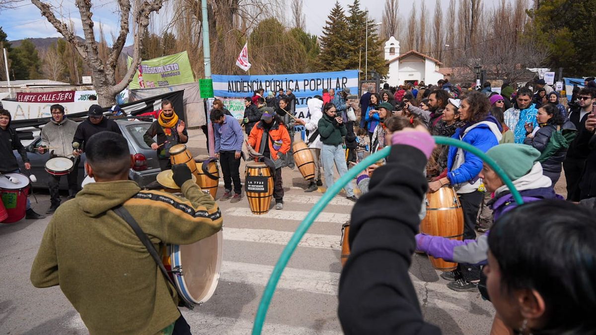 Hubo expresiones artísticas en la manifestación antiminera. Hubo expresiones artísticas en la manifestación antiminera.