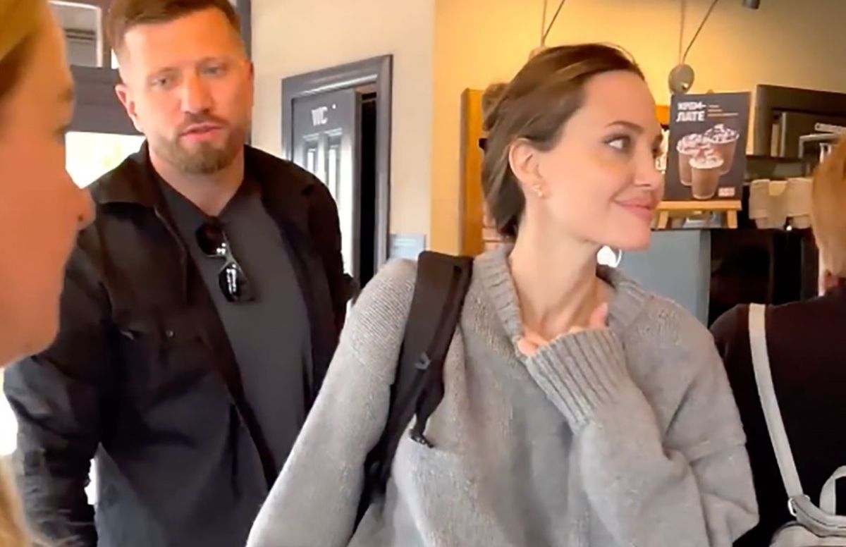 Angelina Jolie tomó café en un reconocido bar de la ciudad ucraniana de Lviv