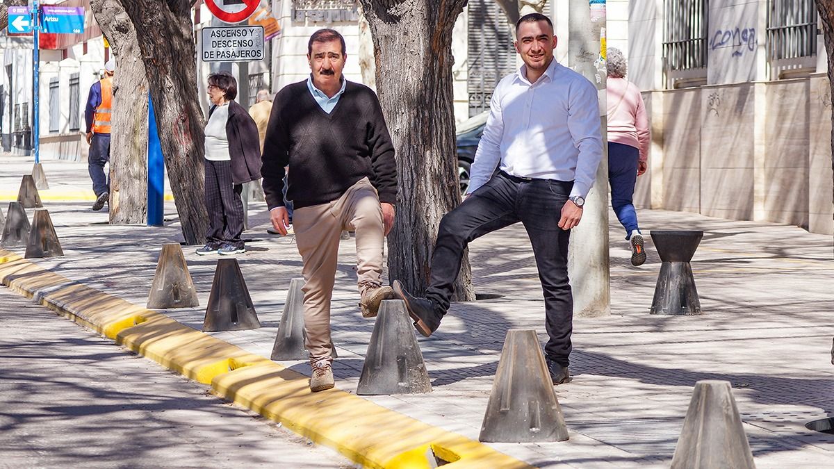 Eco Cuyum fabrica bolardos, que son pequeños postes que se colocan para evitar el paso de autos. Eco Cuyum fabrica bolardos, que son pequeños postes que se colocan para evitar el paso de autos.