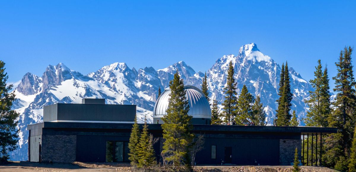  Snow Kingel es un observatorio sobre la montaña. Snow Kingel es un observatorio sobre la montaña.