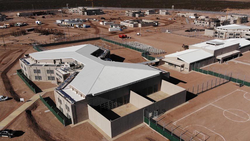 Un juez recorrió la cárcel, rechazó un reclamo colectivo y advirtió que faltan camas y colchones
