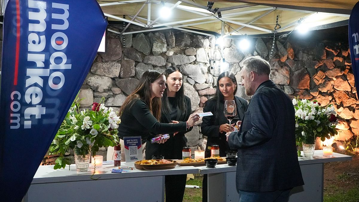 Las delicatessen de Modo Market se sumaron a la feria de vinos en Isidris de Puesto del Indio. Las delicatessen de Modo Market se sumaron a la feria de vinos en Isidris de Puesto del Indio.