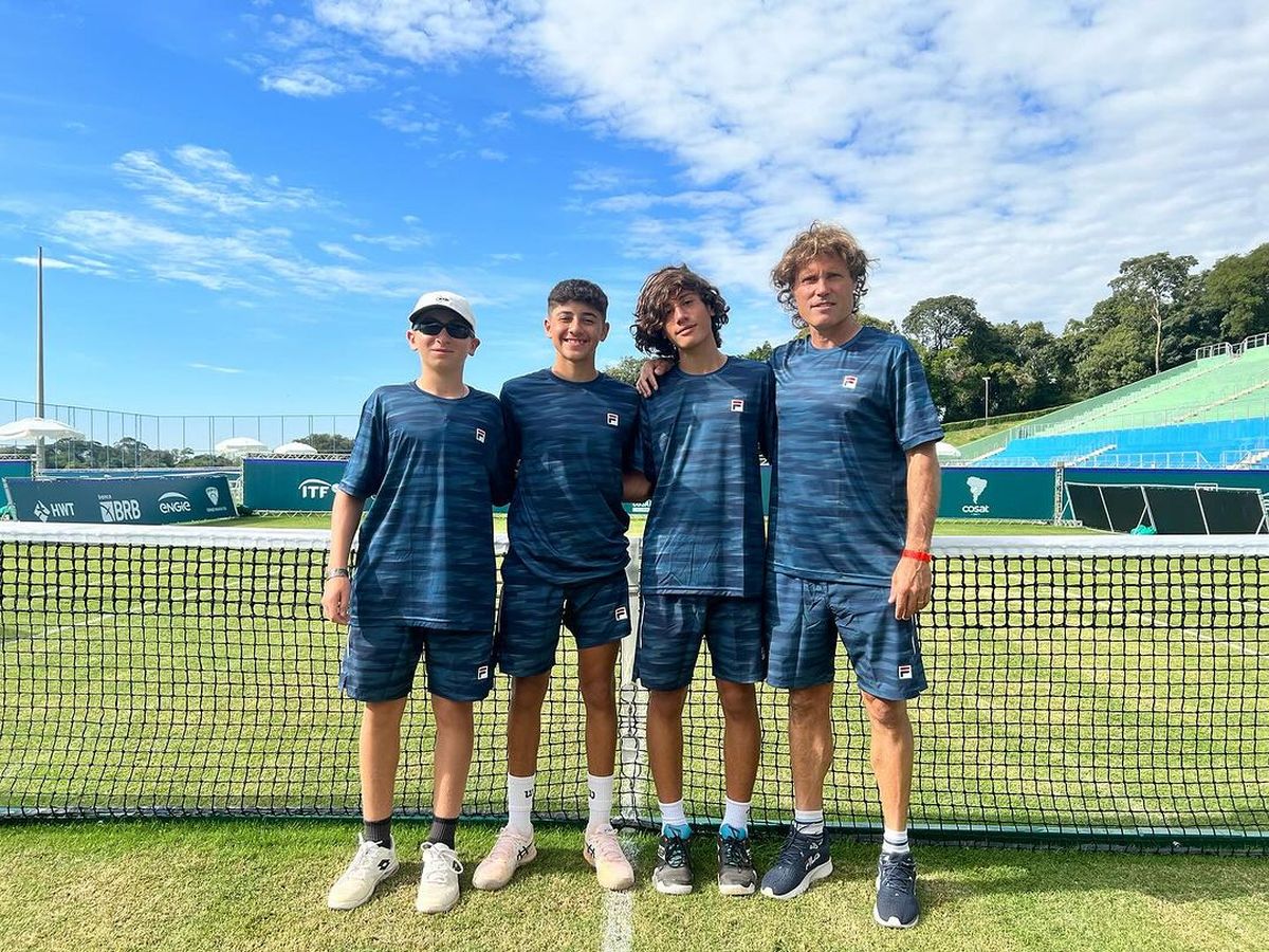 Genaro Bartolucci con los representantes argentinos en la Copa COSAT. Genaro Bartolucci con los representantes argentinos en la Copa COSAT.
