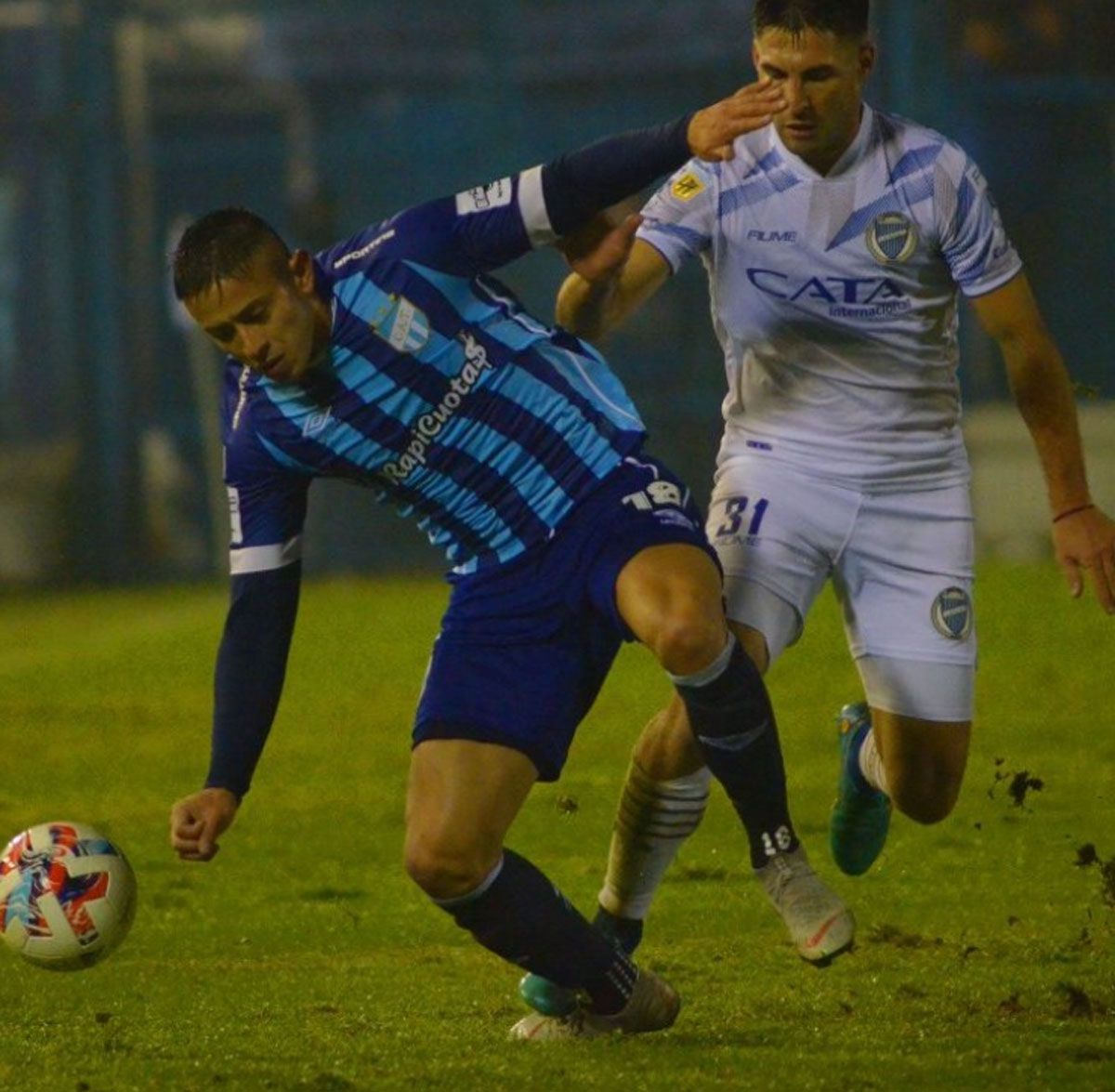 Atlético Tucumán y Godoy Cruz igualan bajo la lluvia