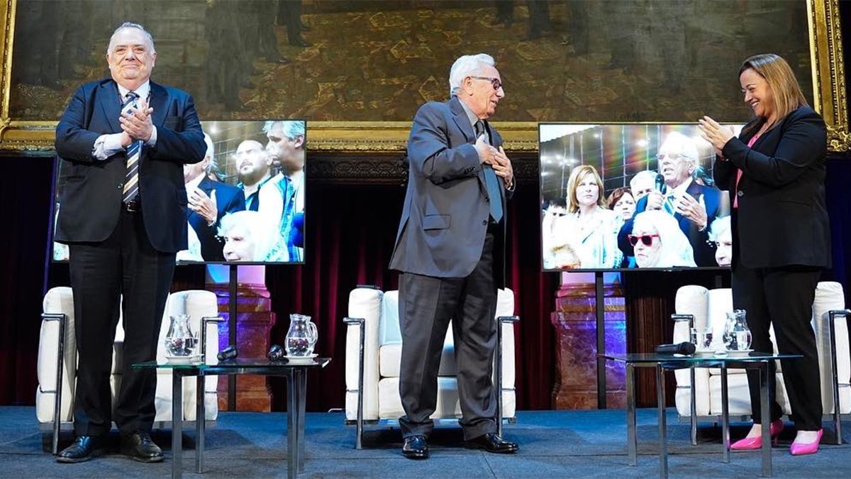 Eduardo Valdés, Héctor Recalde y Cecilia Moreau durante el acto en Diputados.