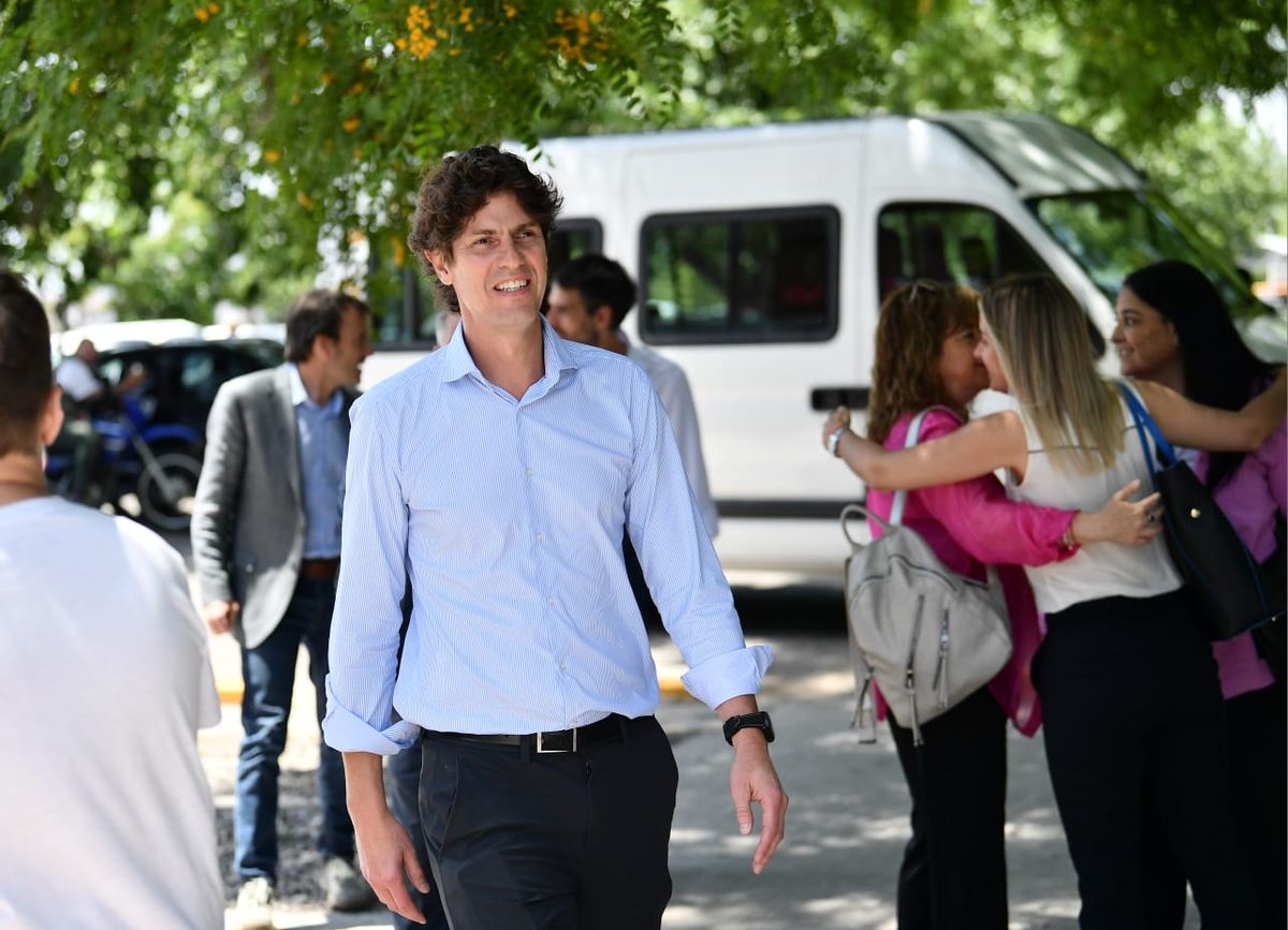 Algunas especulaciones indican que Martín Lousteau tendría más chances que Gustavo Valdés de ser presidente de la UCR. Algunas especulaciones indican que Martín Lousteau tendría más chances que Gustavo Valdés de ser presidente de la UCR.