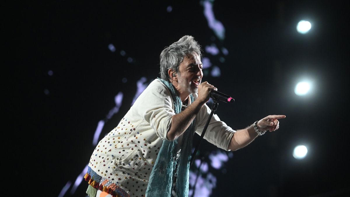 Adrián Dárgelos, la voz de Babasónicos en el Festival de la Cerveza. Adrián Dárgelos, la voz de Babasónicos en el Festival de la Cerveza.