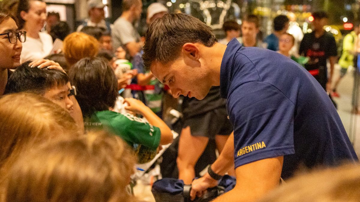 Moneta en el arribo de Los Pumas 7s a Singapur.