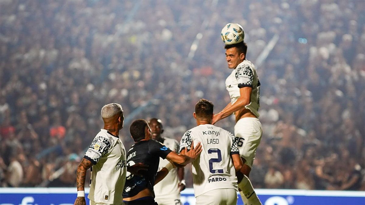 Independiente Rivadavia tuvo un histórico debut en la Copa de la Liga. Independiente Rivadavia tuvo un histórico debut en la Copa de la Liga.