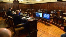 La vuelta del Senado local con barbijos inclusivos y distancia física