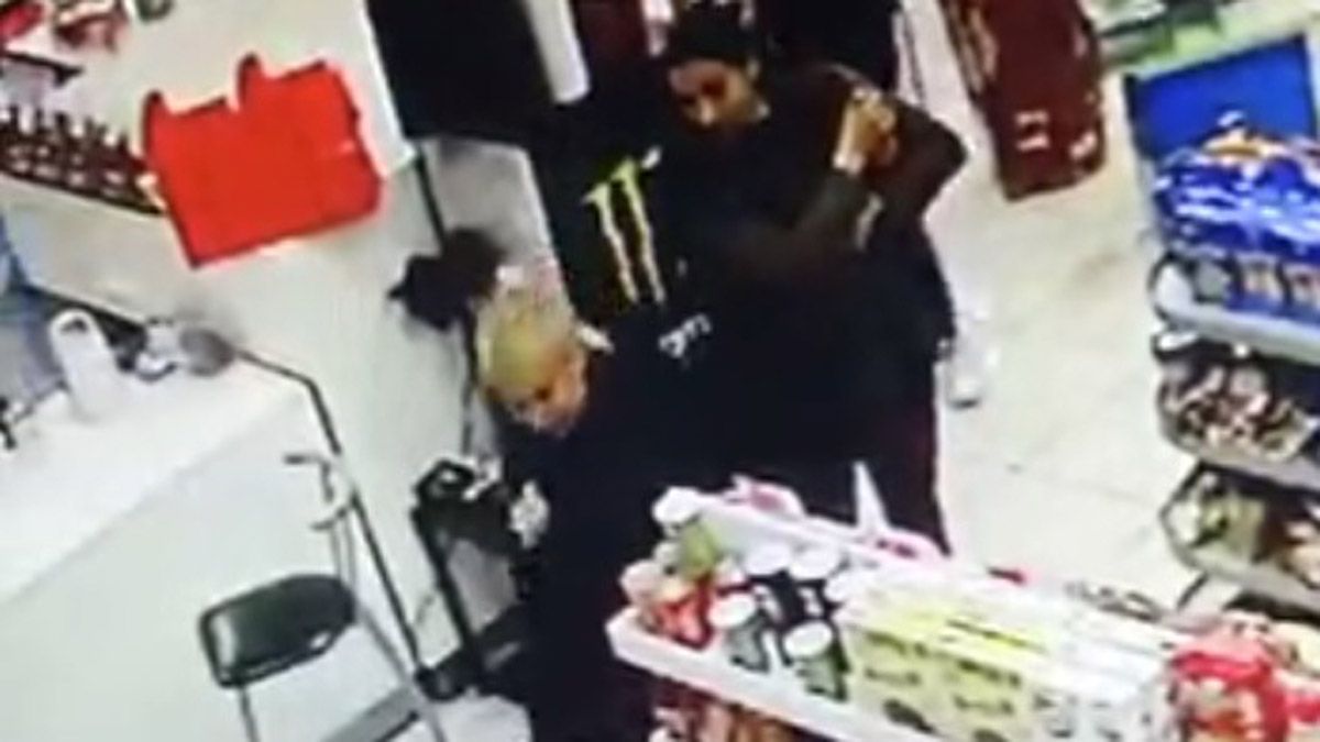 Las dos mujeres recorrían las góndolas de un maxi kiosco de Godoy Cruz y colocaban los productos que robaban en un bolso