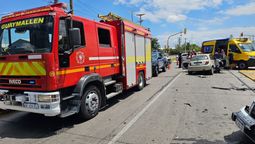 Bomberos y ambulancias debieron actuar en el accident en el carril Rodríguez Peña. Bomberos y ambulancias debieron actuar en el accident en el carril Rodríguez Peña.