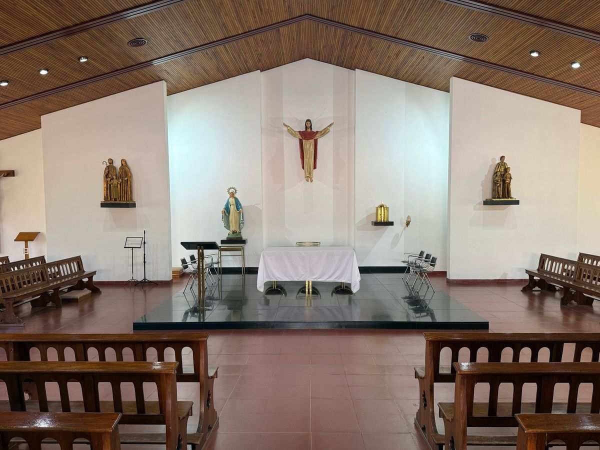 La capilla del colegio Maristas fue ofrecida por las autoridades dado que los fallecidos pertenecían a la comunidad educativa. La capilla del colegio Maristas fue ofrecida por las autoridades dado que los fallecidos pertenecían a la comunidad educativa.