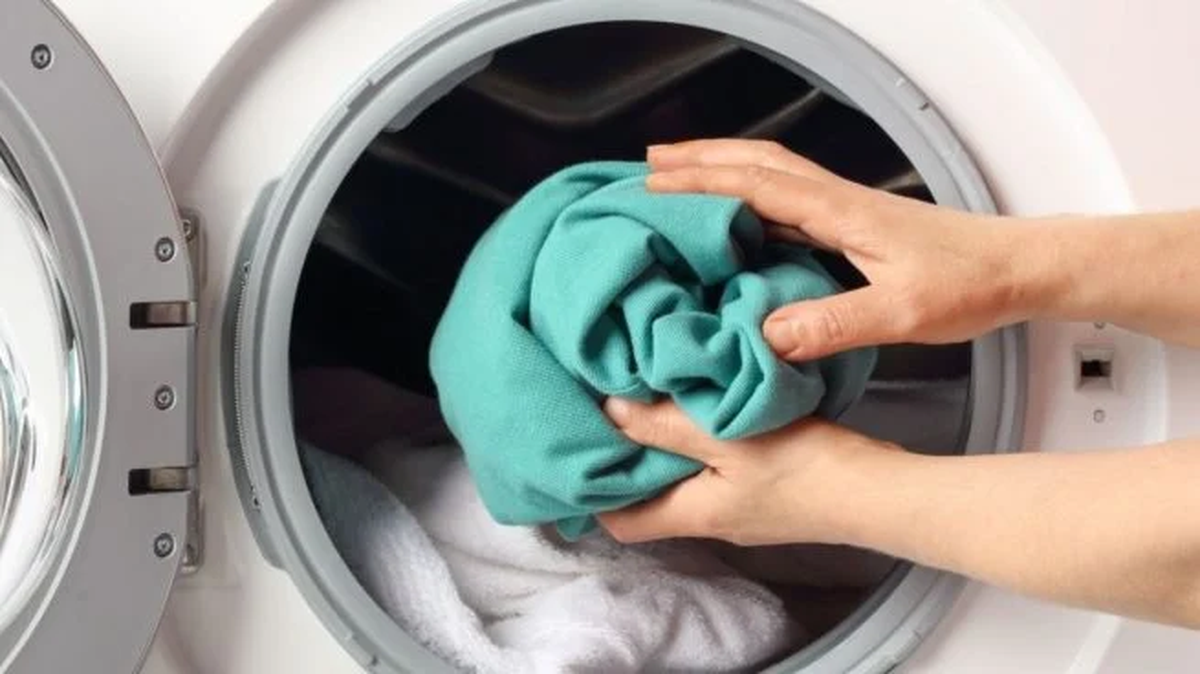 Colocar una toalla seca al finalizar el lavarropas : por qué recomiendan hacerlo Colocar una toalla seca al finalizar el lavarropas : por qué recomiendan hacerlo