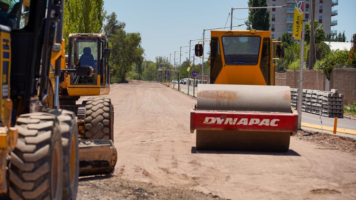 Las obras del Metrotranvía avanzan hacia Luján de Cuyo y hacia el Aeropuerto de Mendoza. Las obras del Metrotranvía avanzan hacia Luján de Cuyo y hacia el Aeropuerto de Mendoza.