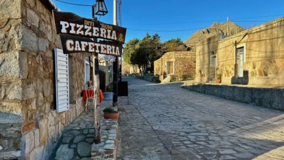 El pueblo está ubicado en el corazón de San Luis. El pueblo está ubicado en el corazón de San Luis.