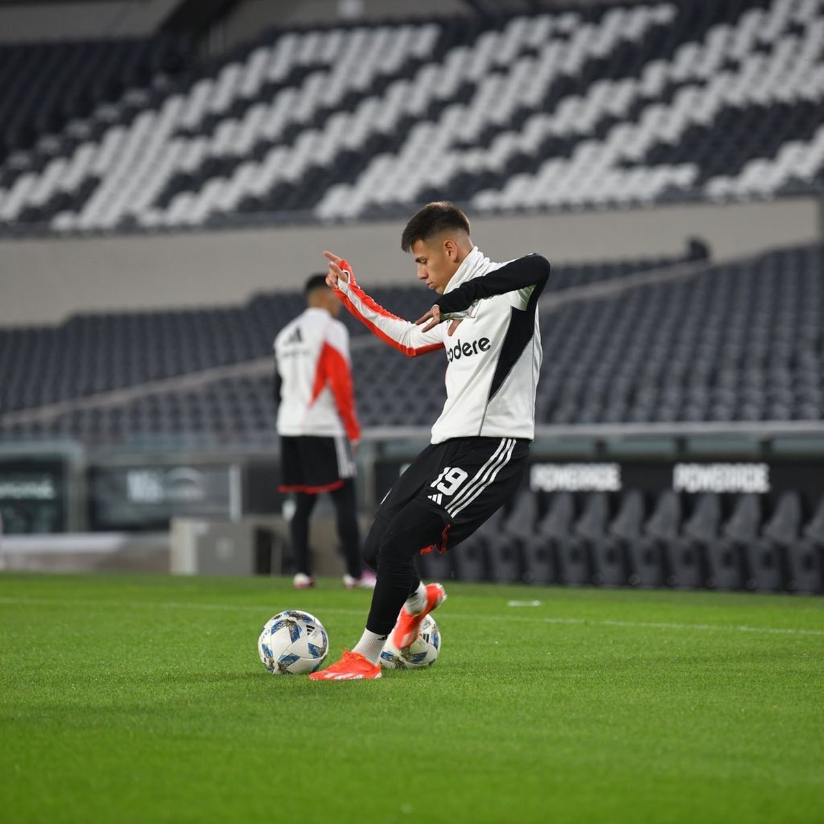Claudio Echeverri ser&aacute; titular en el equipo de River ante Central C&oacute;rdoba.