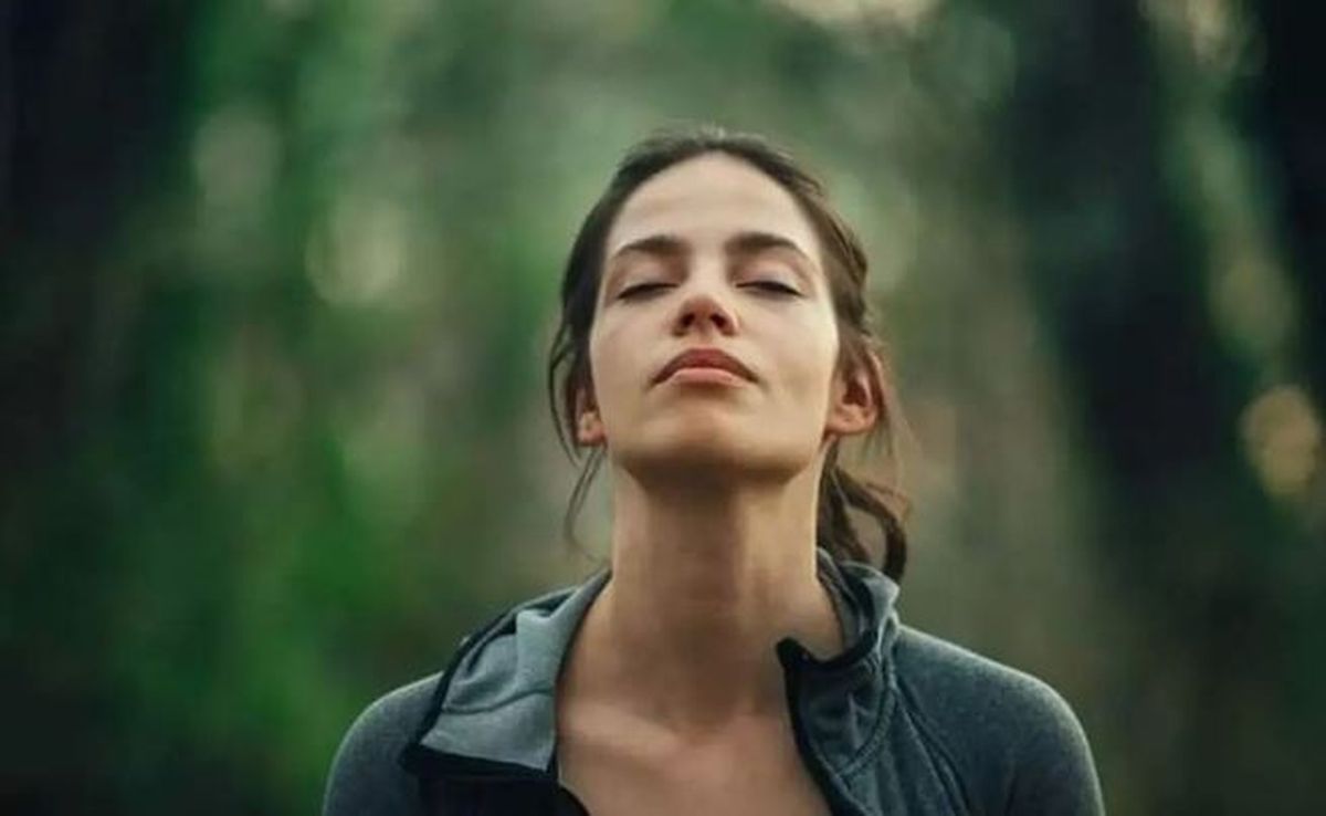 Oler flores sin que haya una cerca, una situación más normal de lo que parece.&nbsp;