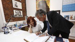 Cristina se reperfila por la ausencia de Alberto