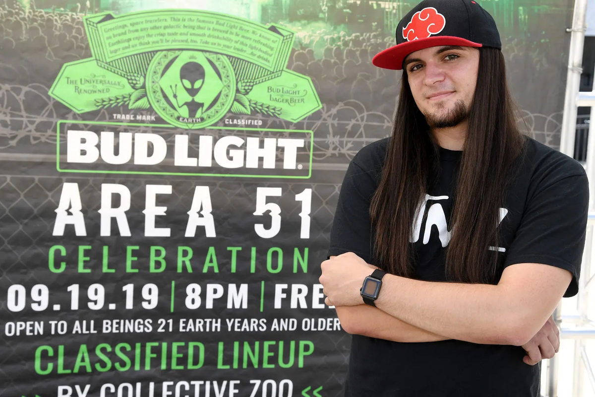 Matty Roberts tenía 20 años cuando organizó este evento. Matty Roberts tenía 20 años cuando organizó este evento.