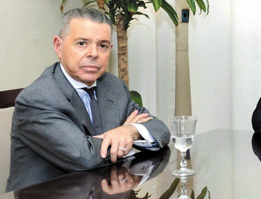Con su renuncia, el polémico Oyarbide zafa de ser destituido y podrá jubilarse