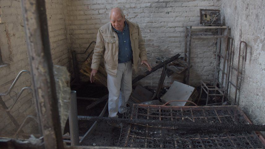 Nos quedamos sin nada, el lamento de un hombre que perdió su casa en un incendio