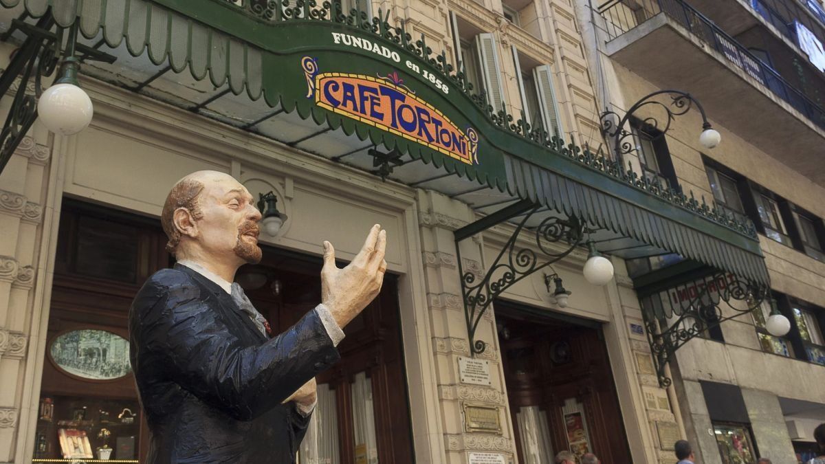El café El Tortoni es un histórico de Buenos Aires.